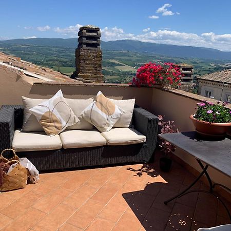 Апартаменты La Terrazza Sul Verde, Vista Mozzafiato In Pieno Centro Тоди Экстерьер фото