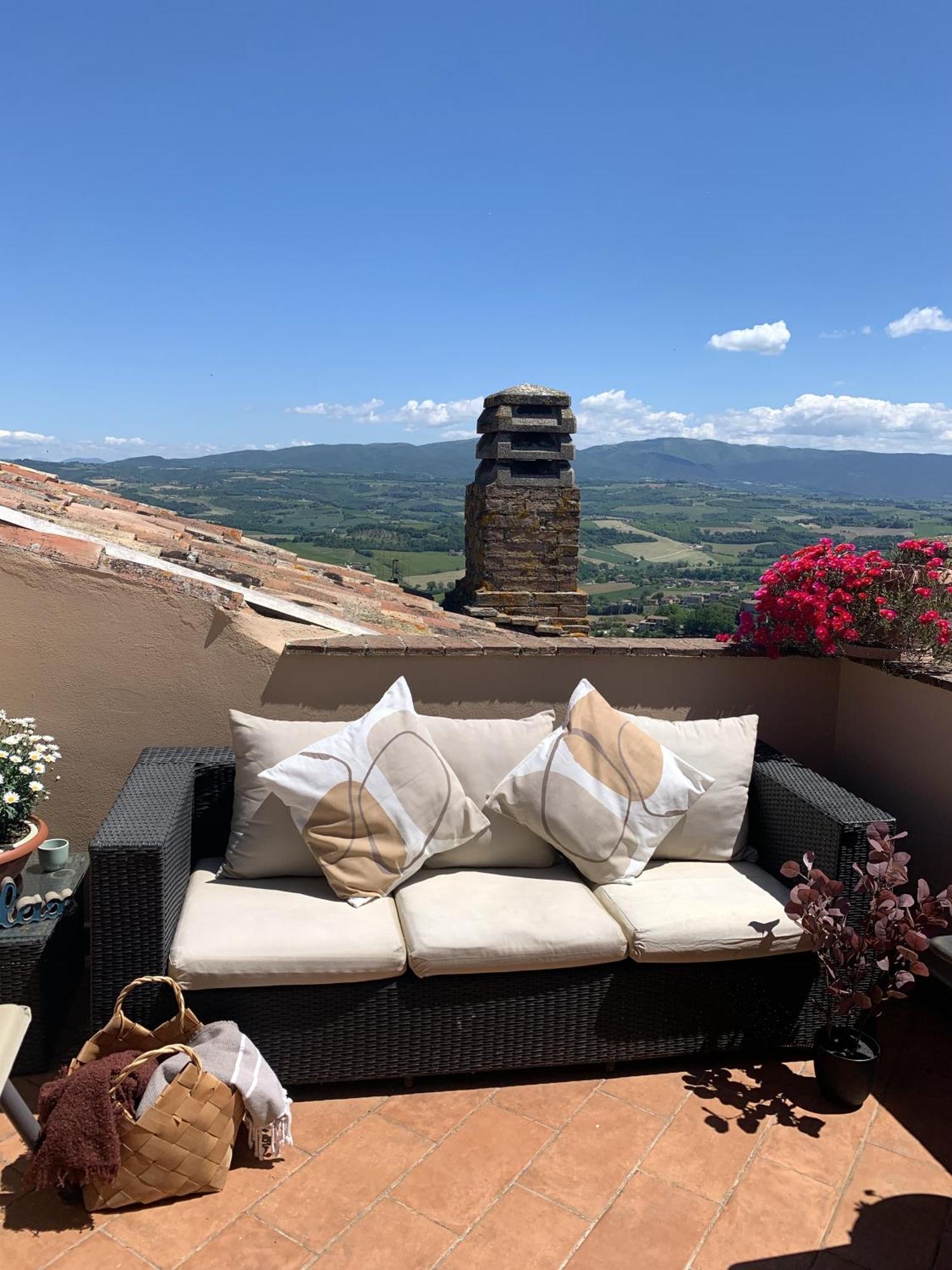 Апартаменты La Terrazza Sul Verde, Vista Mozzafiato In Pieno Centro Тоди Экстерьер фото